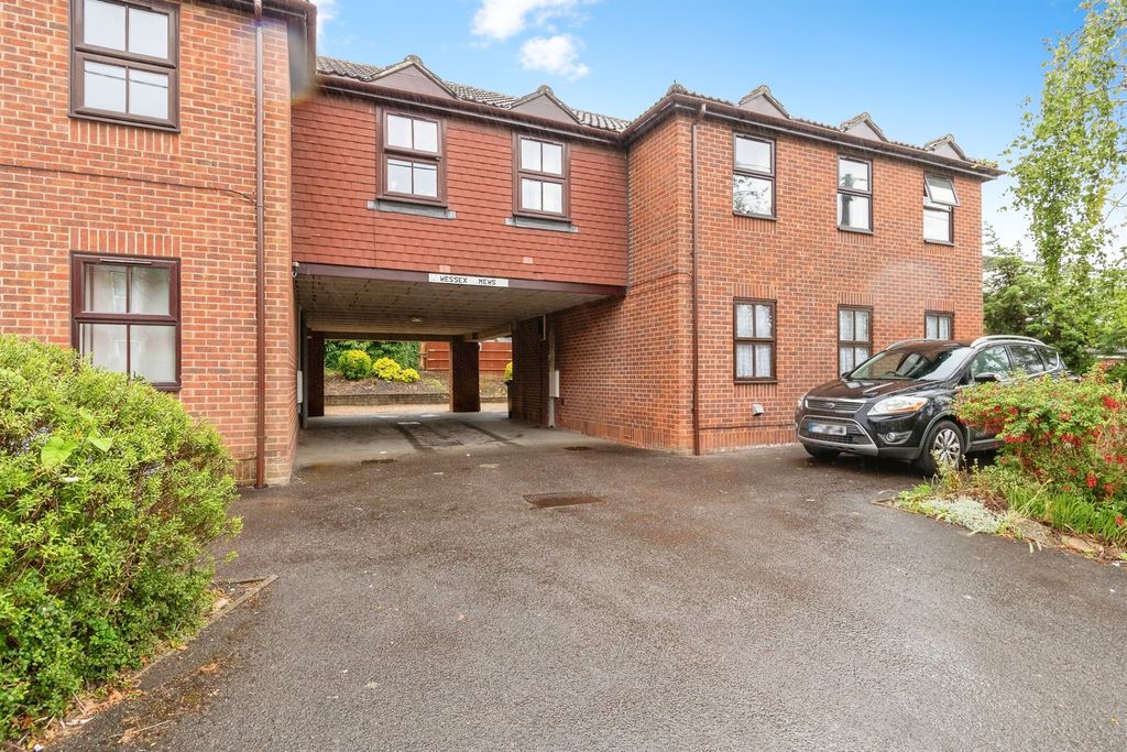 Property photo 1 of 11