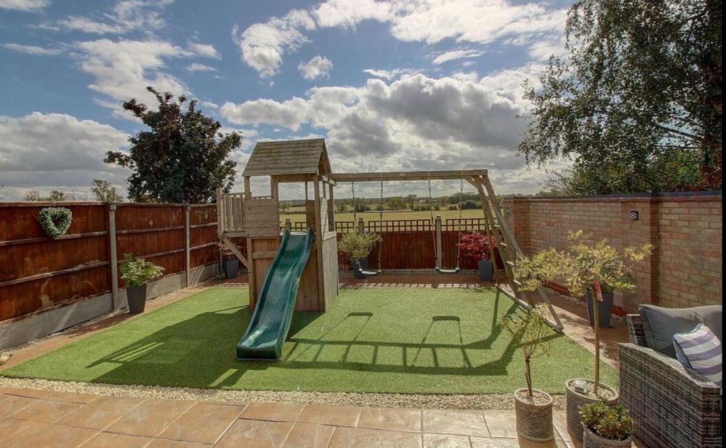 Property photo 3 of 18 Rear 3.Jpeg