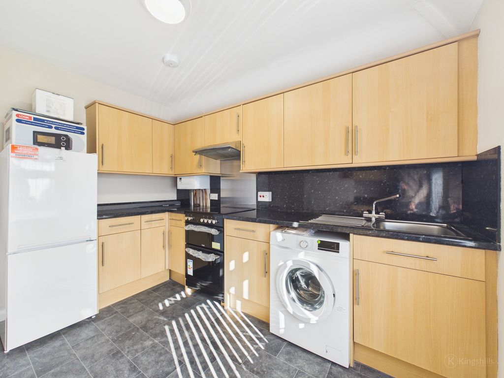 Property photo 2 of 8 Cam02136G0-Pr0554-Still007