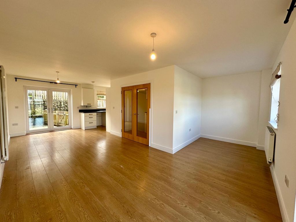 Property photo 2 of 26 72E8c359-94d0-4189-A315-7Eed83347A31