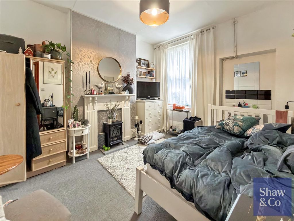 Property photo 3 of 12 Bedroom 2.Jpeg