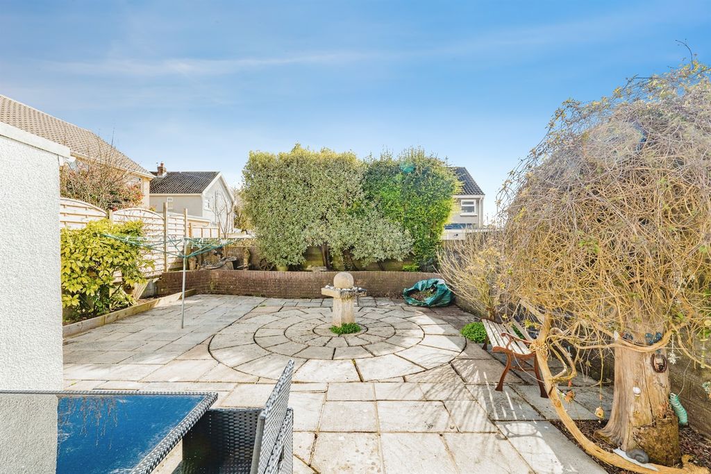 Property photo 2 of 24