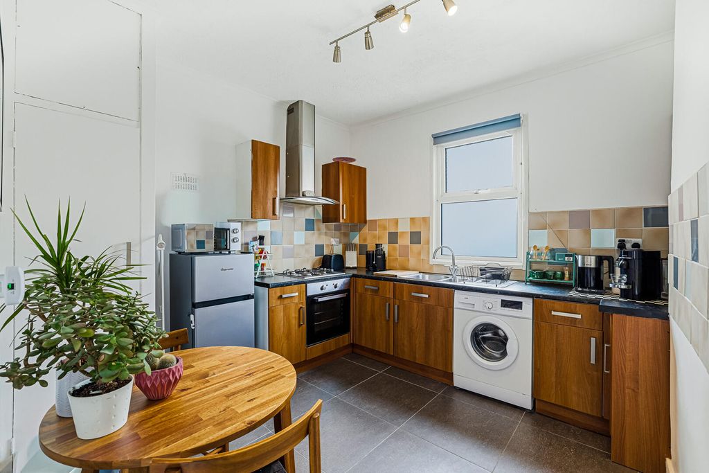 Property photo 2 of 18 Kitchen