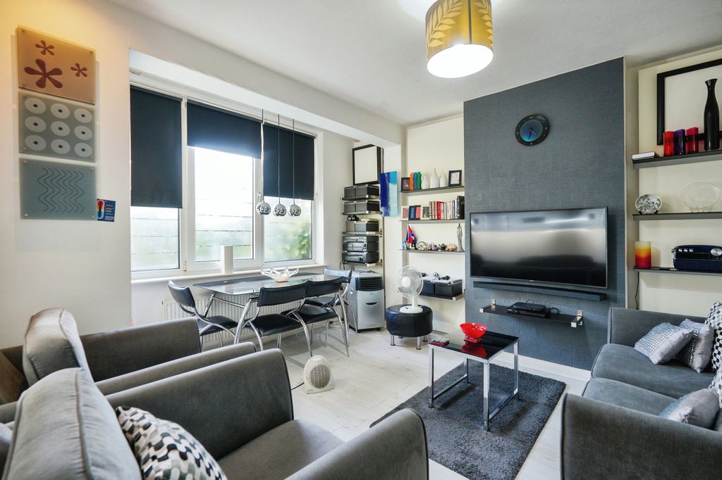 Property photo 1 of 17 Photography