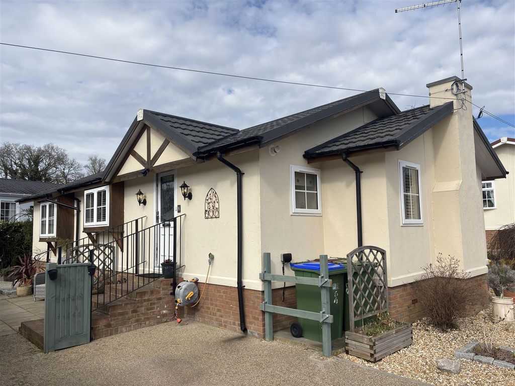 Property photo 1 of 16 Oaklands Park Front.Jpg