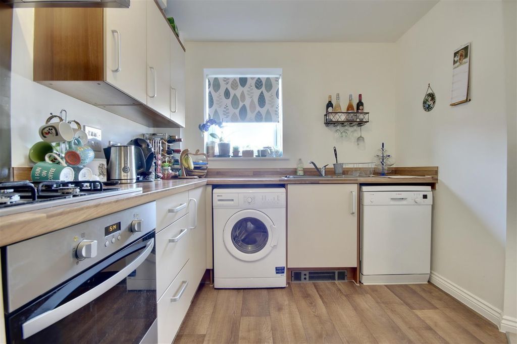 Property photo 3 of 10 Jaqui143Rkobnxxcm_Azng.Jpg