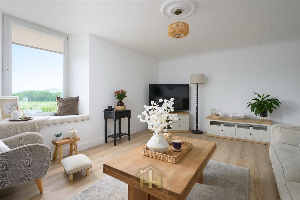 2 bed flat for saleWesthall Terrace, Duntrune, Dundee DD4 photo 2