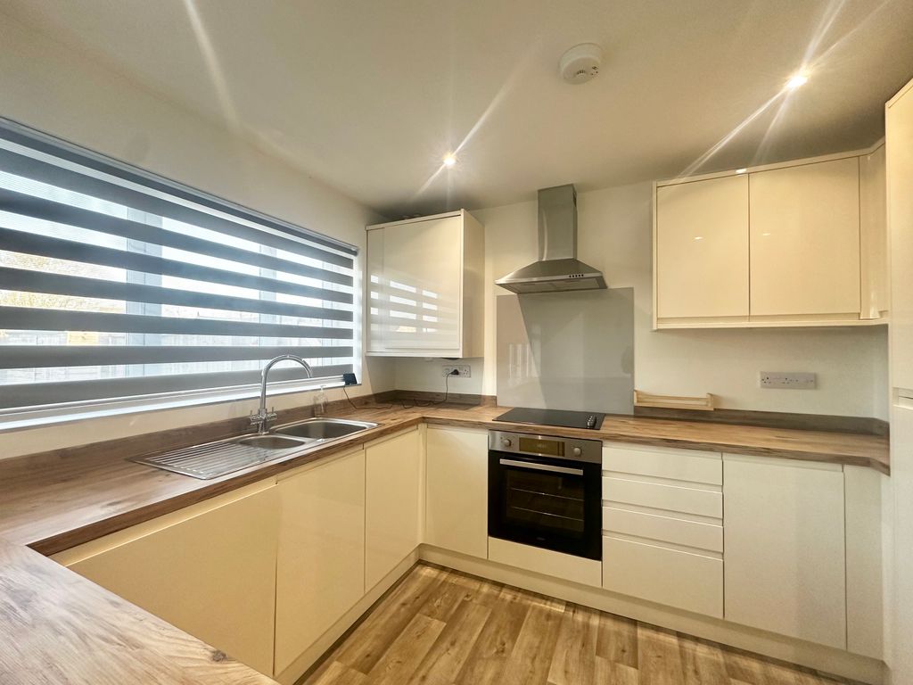 Property photo 1 of 9 Kitchen