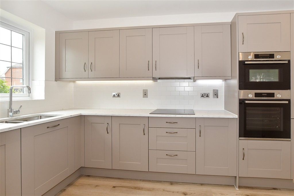 Property photo 3 of 17 Kitchen