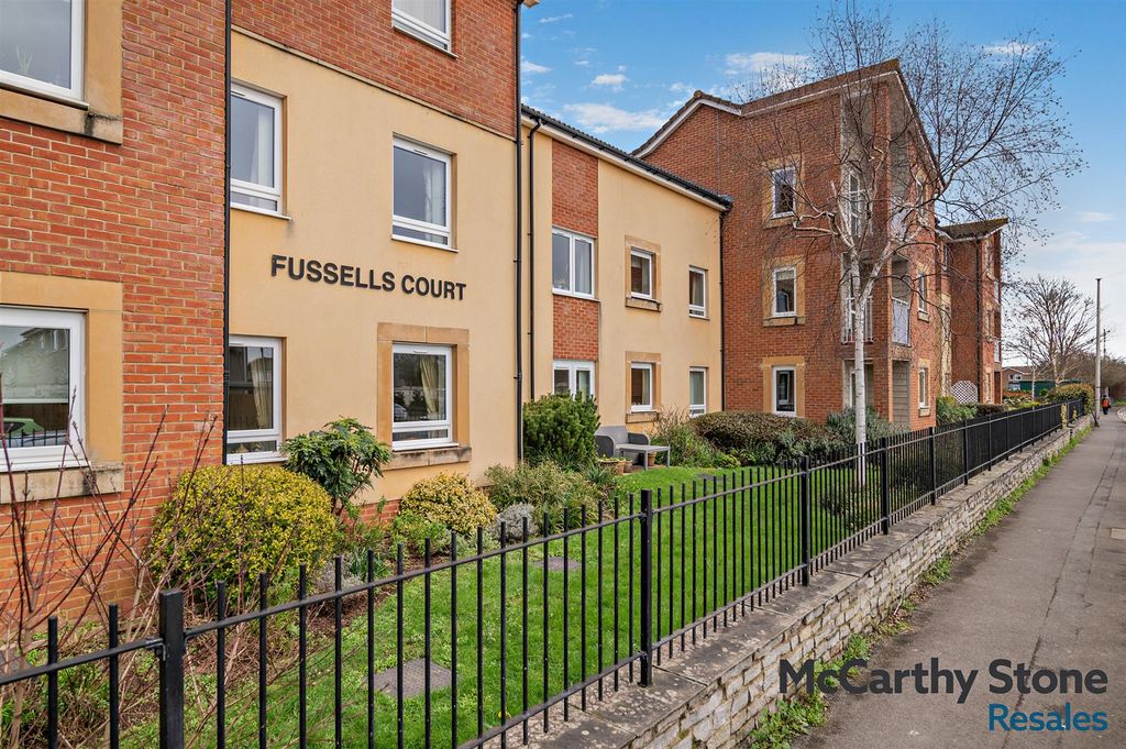 Property photo 1 of 16 Fussells Court