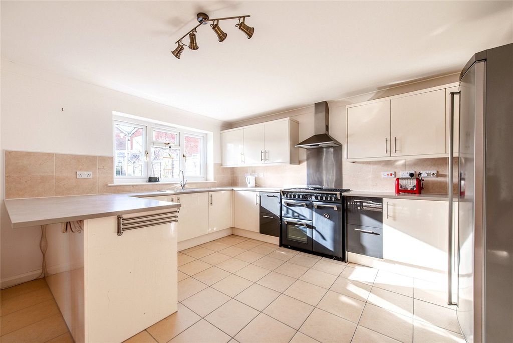 Property photo 2 of 31 Picture No. 13