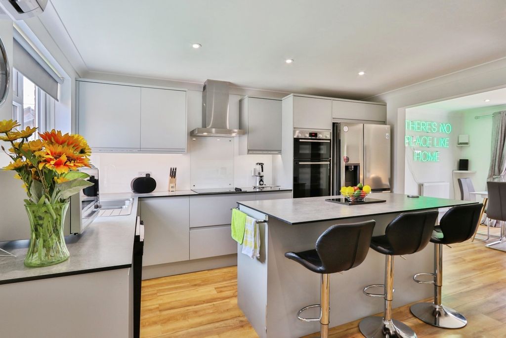 Property photo 2 of 17 Kitchen
