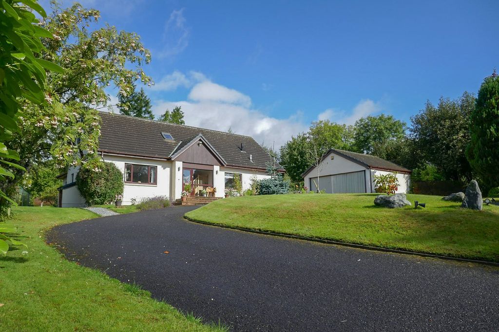 Property photo 1 of 56 6B5c47c6-c613-4706-Be0B-Ef8093703811