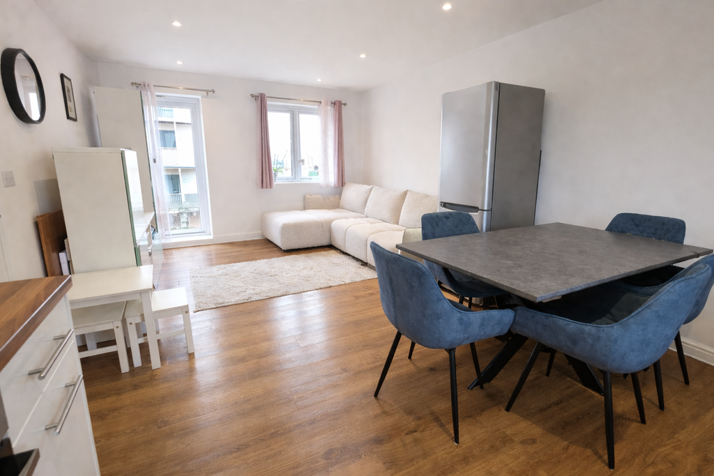 Property photo 2 of 14 Lounge Kitchen