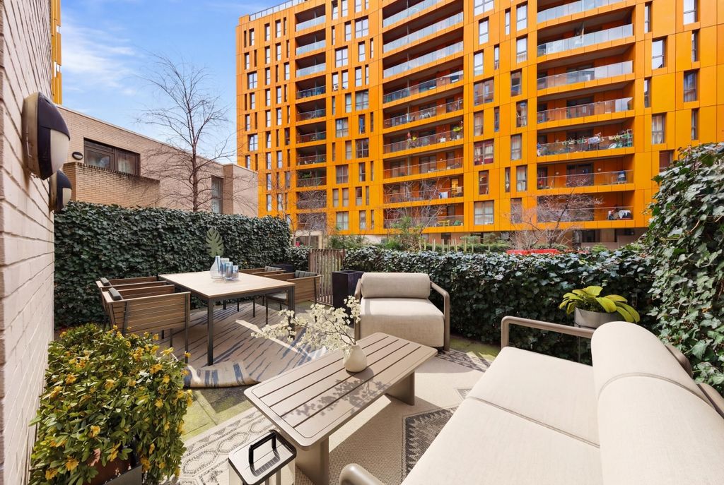 Property photo 2 of 15 Property_787C_094...