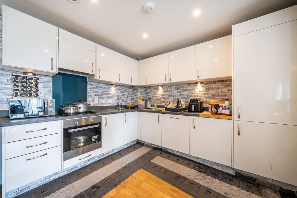 Property photo 3 of 8 5215394