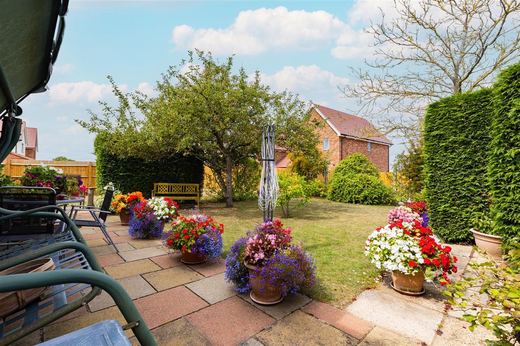 Property photo 3 of 22 Garden