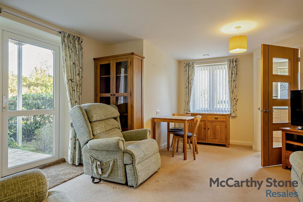Property photo 2 of 35 8642048-Interior09-800.Jpg