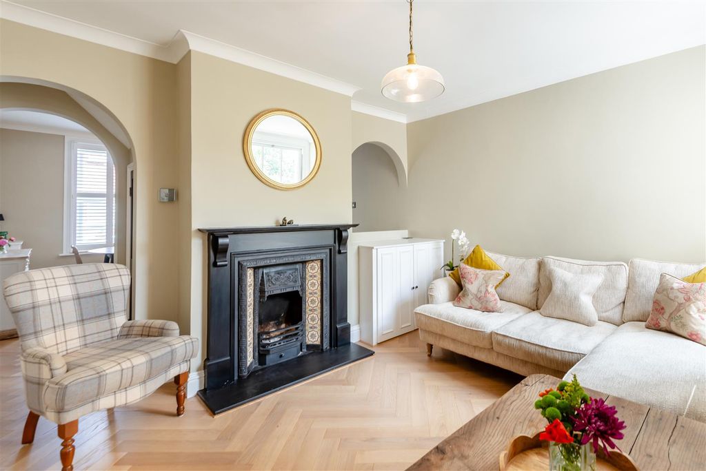 Property photo 2 of 15 8653260-Interior06.Jpg