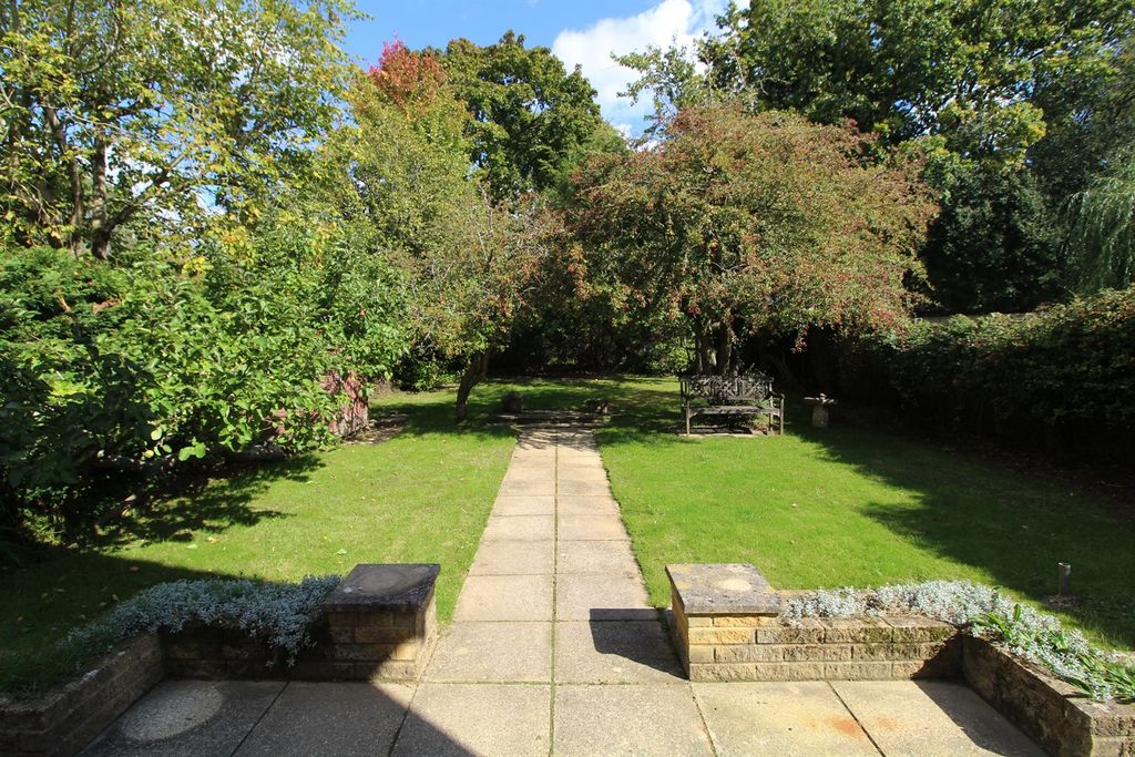 Property photo 2 of 15 Garden