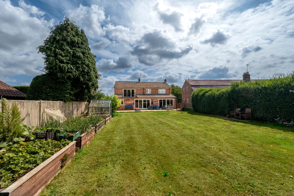 Property photo 2 of 34 2074494