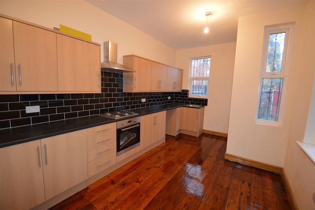 Property photo 2 of 12