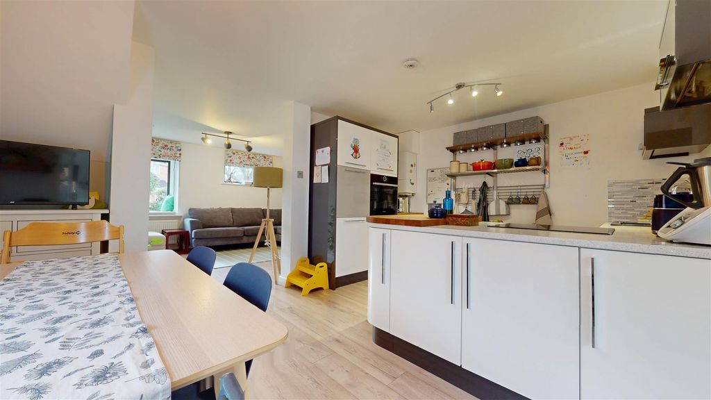 Property photo 2 of 20 02012026_225505.Jpg