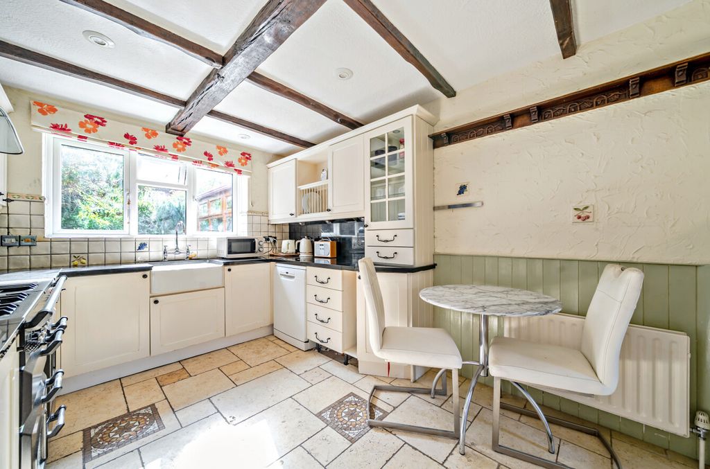 Property photo 3 of 19 1498905-12-6A68De...