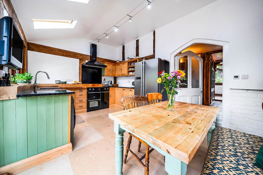 Property photo 2 of 20