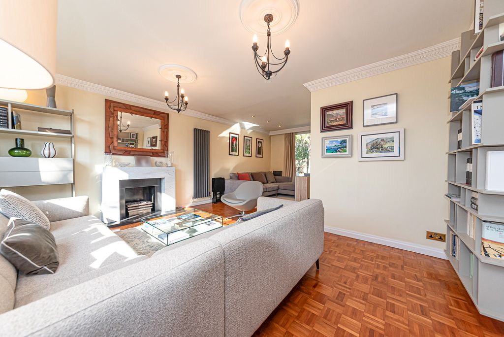 Property photo 3 of 19 Living Room