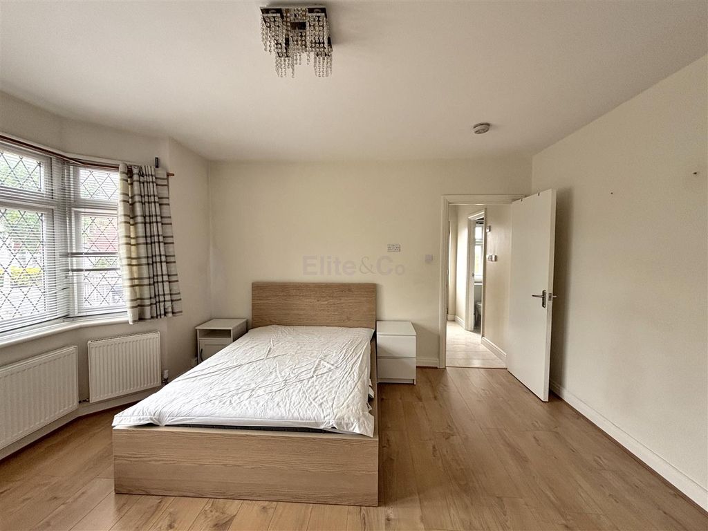 Property photo 3 of 10 Bedroom