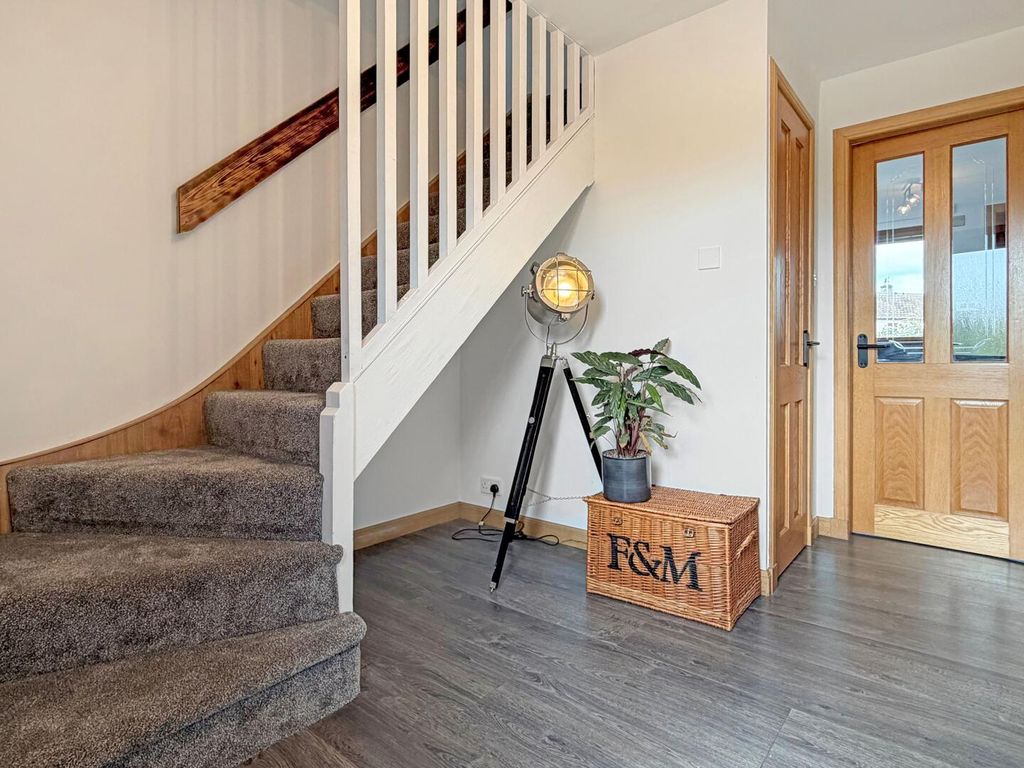 Property photo 2 of 18 Hallway