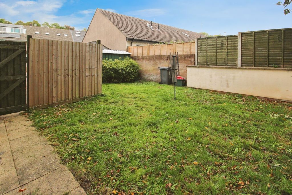 Property photo 2 of 10 Garden