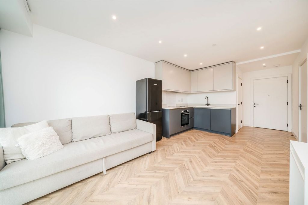 Property photo 3 of 11