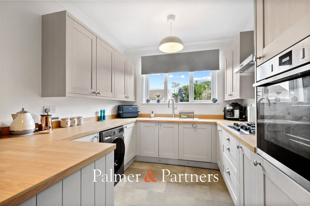 Property photo 2 of 25 Picture No. 11