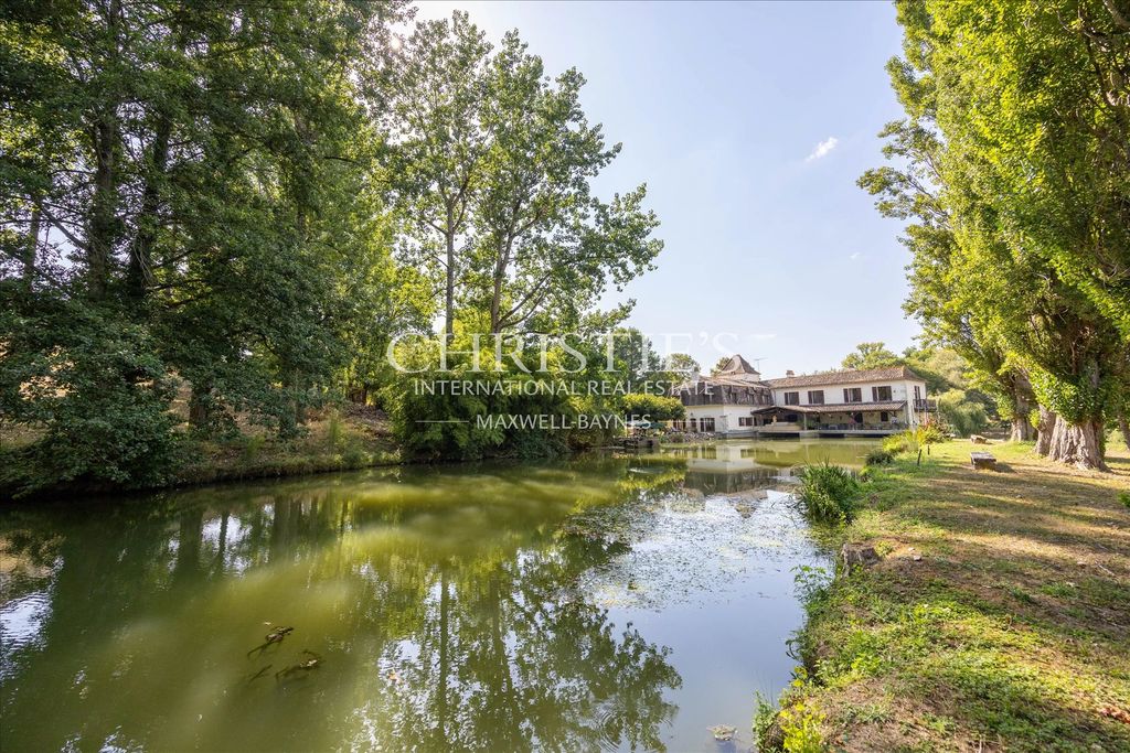 Property photo 3 of 19