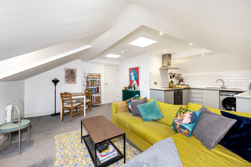 Property photo 2 of 20