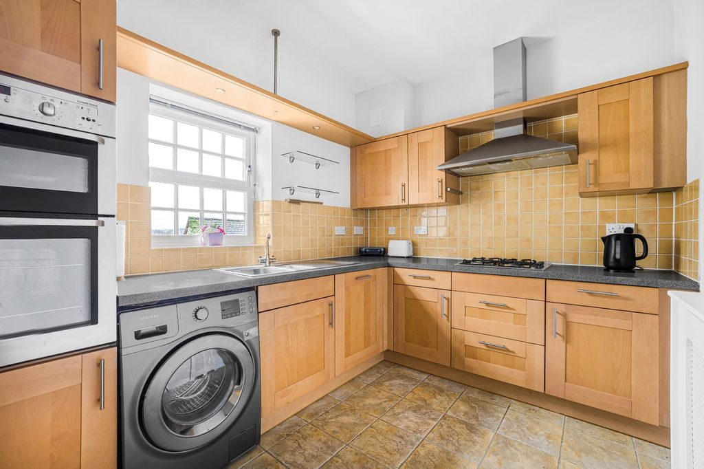 Property photo 3 of 17 Kitchen
