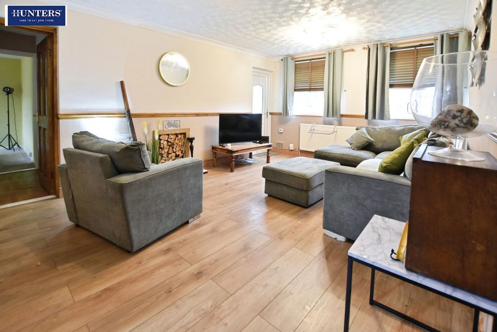 Property photo 3 of 12 Lounge