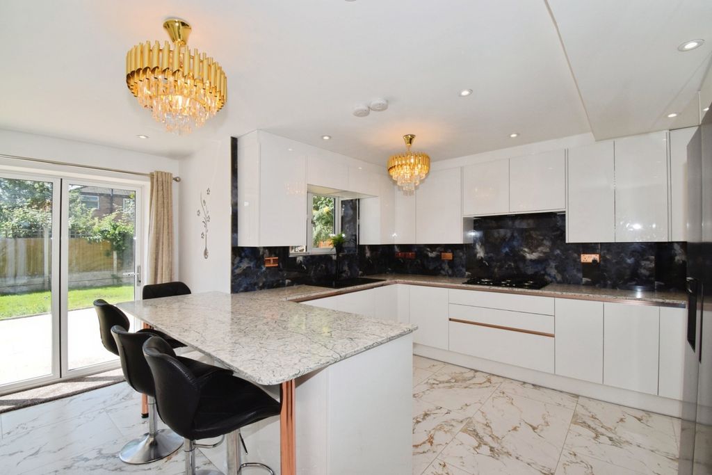 Property photo 2 of 18 Kitchen Diner
