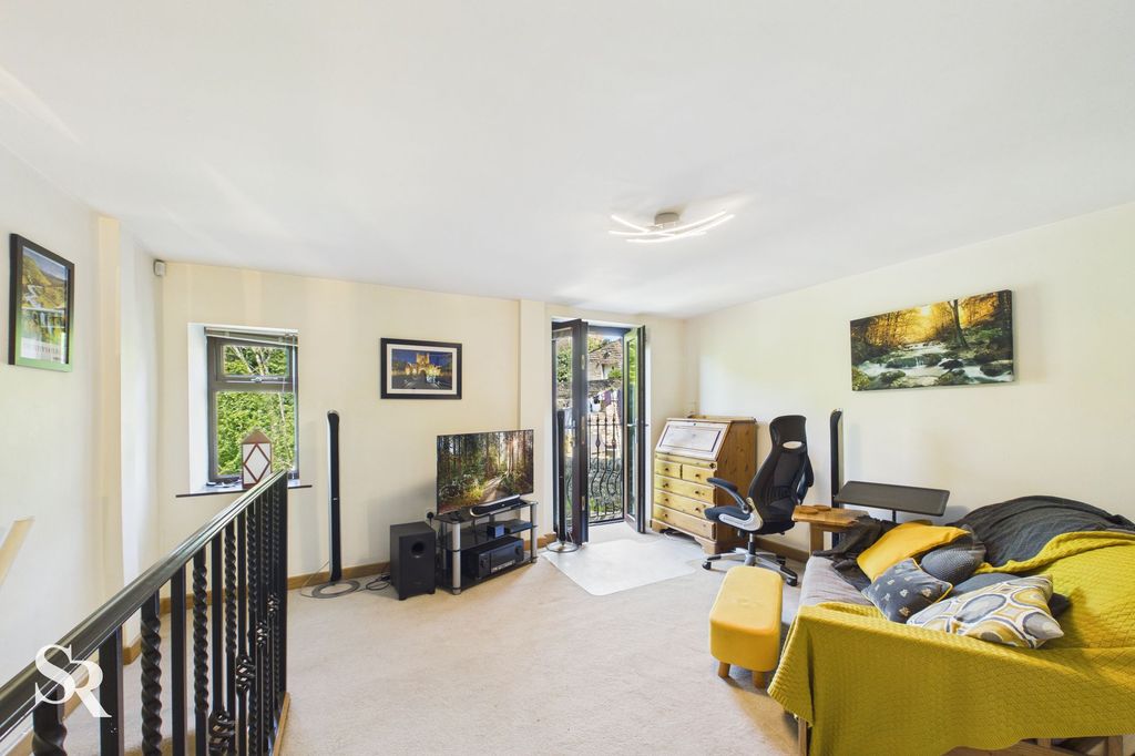 Property photo 2 of 25