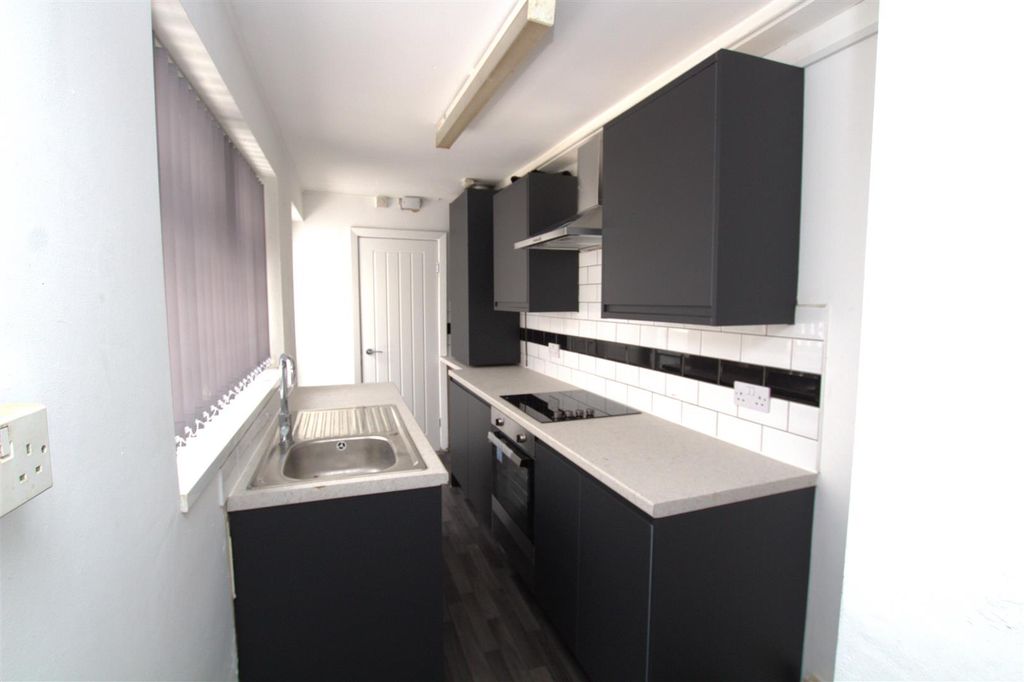Property photo 1 of 7 Kitchen.Jpg