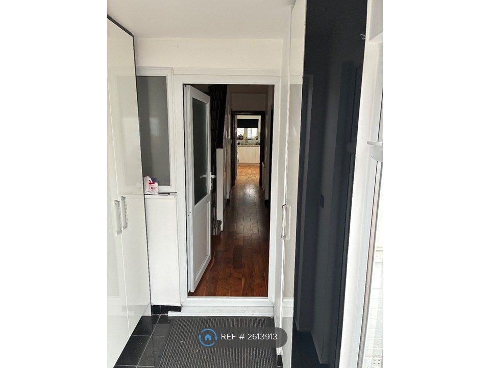 Property photo 2 of 35