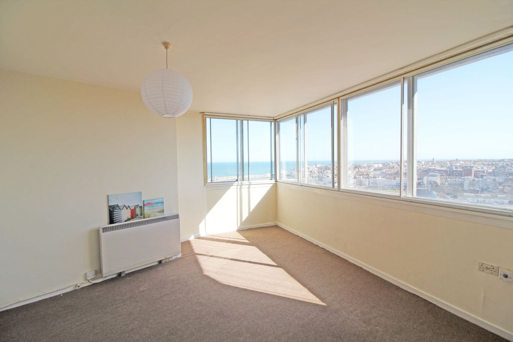 Property photo 3 of 8 Picture 3