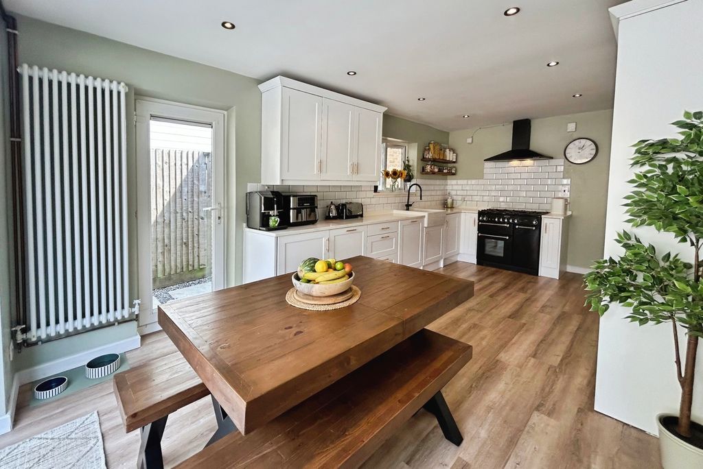 Property photo 3 of 20 Pbox-Img.Jpg