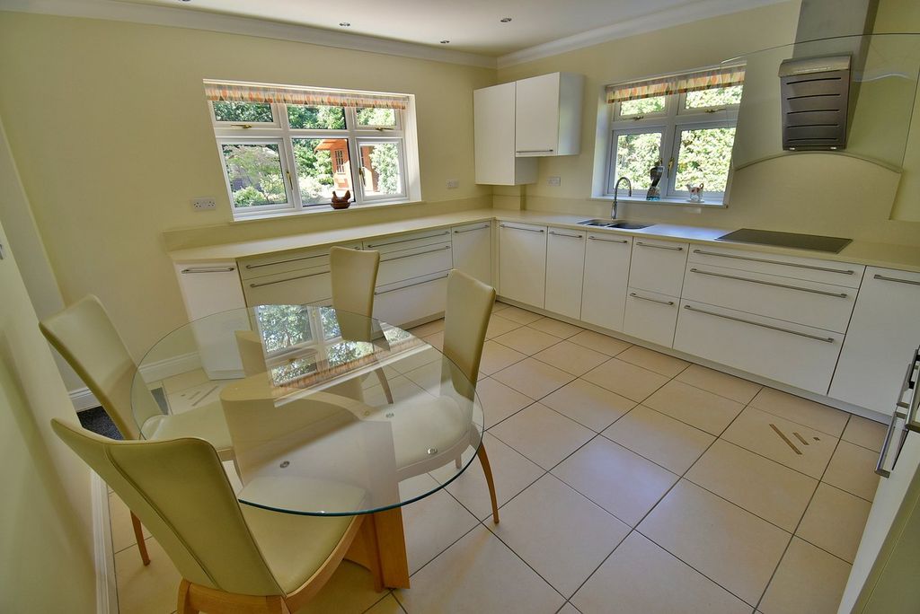 Property photo 3 of 24