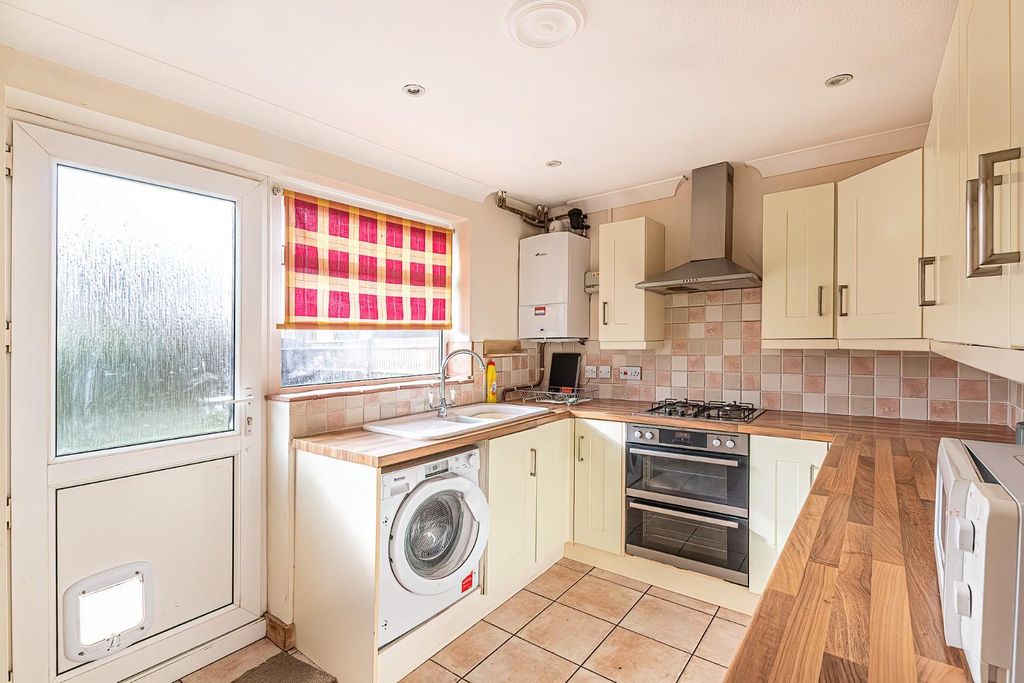 Property photo 3 of 11
