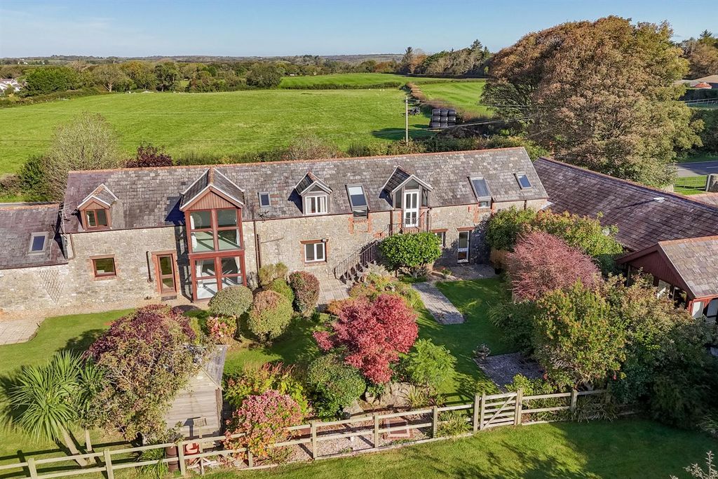 Property photo 1 of 26 1&amp;2 Little Highways Mews - Web (7 Of 55).Jpg