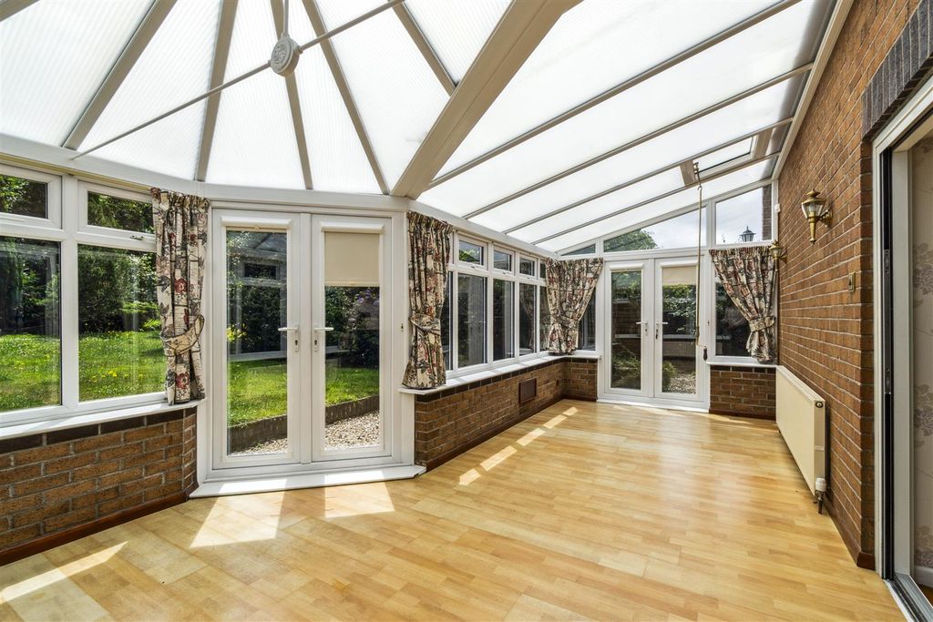 Property photo 3 of 31 Conservatory