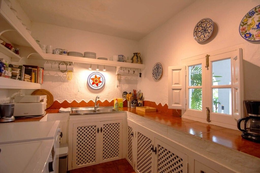 Property photo 2 of 10 Kitchen